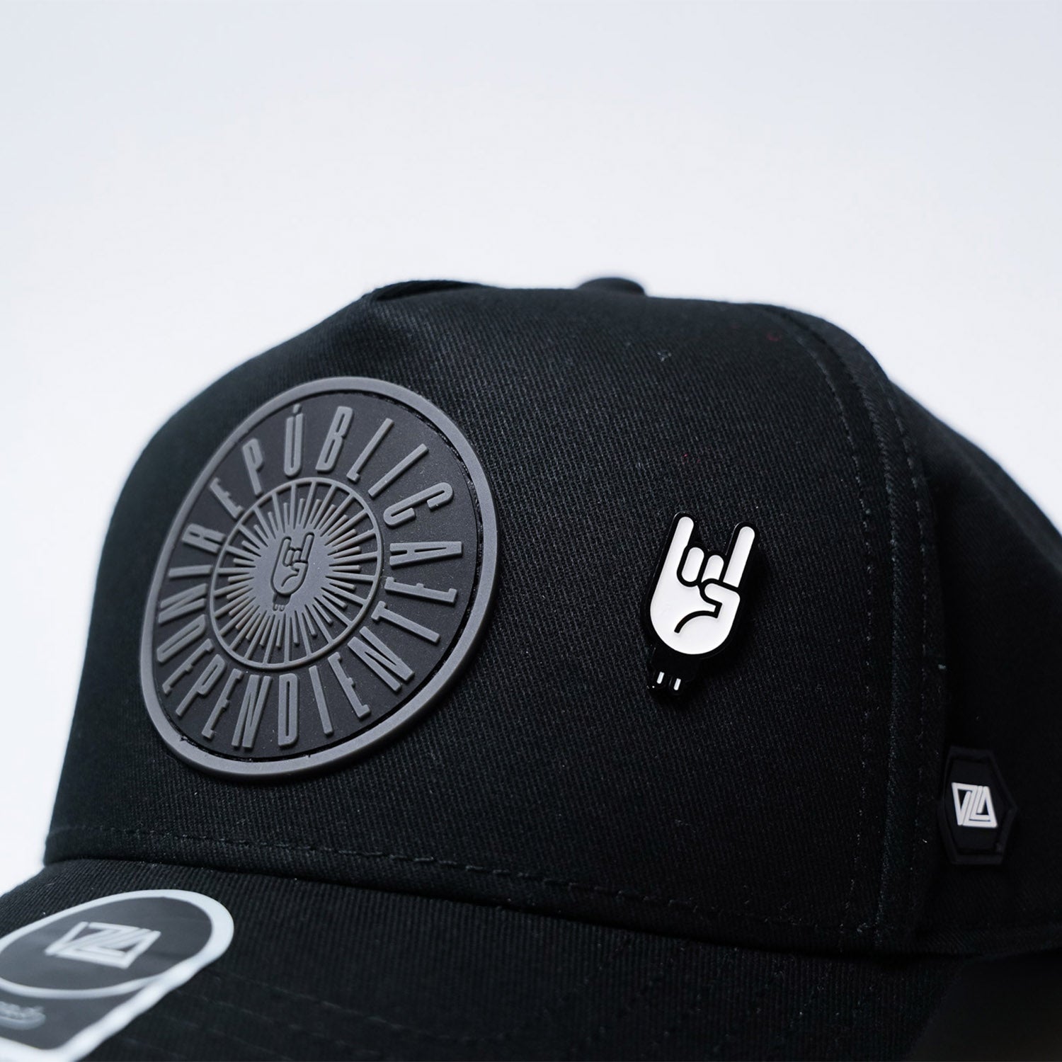 Connector House Hand Black Pin