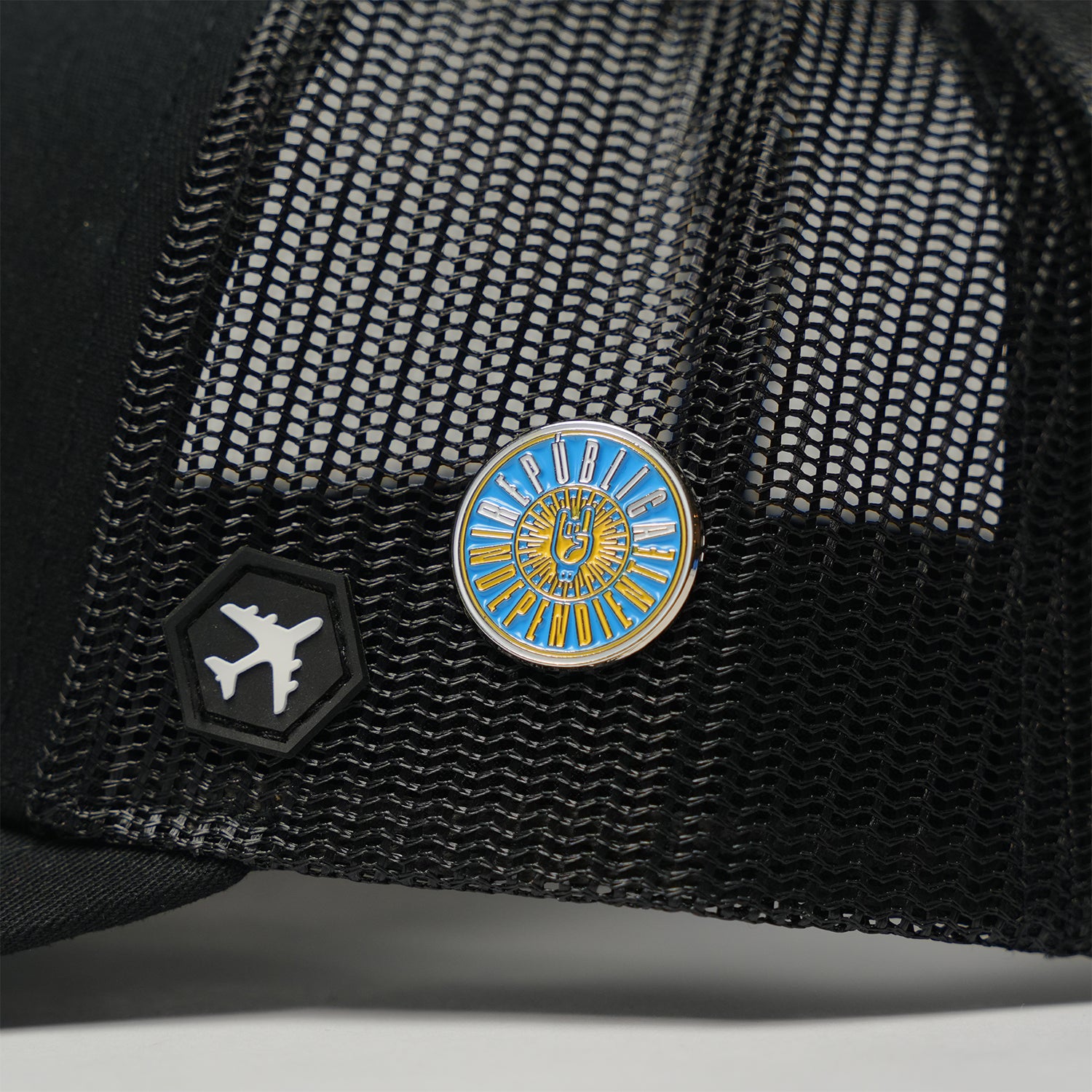 República Independiente Pin