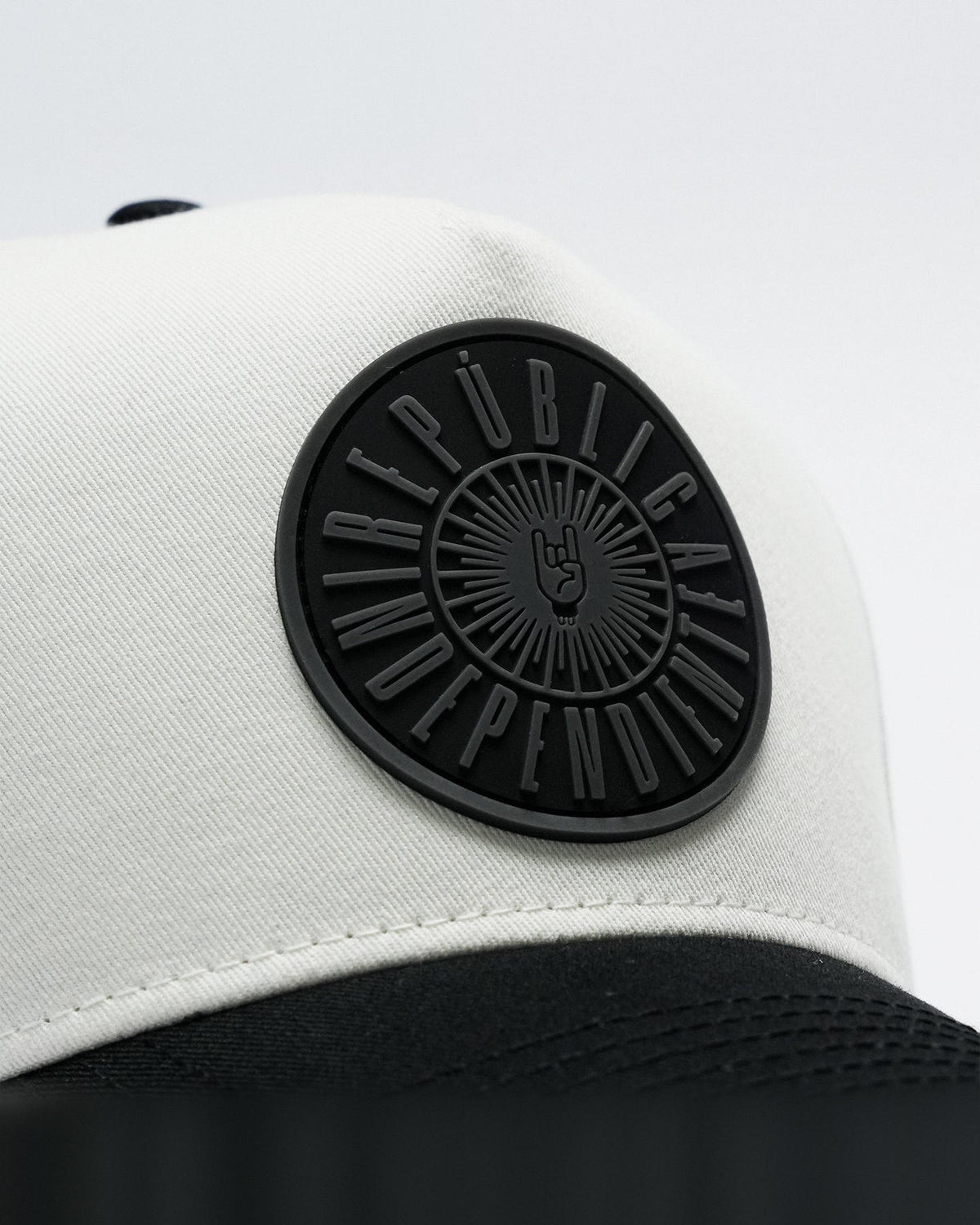 República Independiente Frame Cap - Natural Black