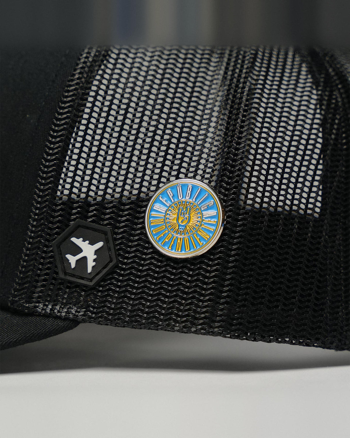 República Independiente Pin