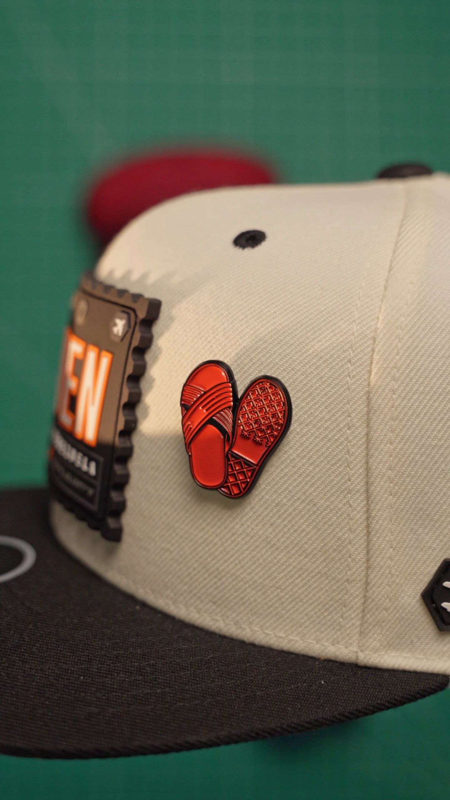 Gorra con pin